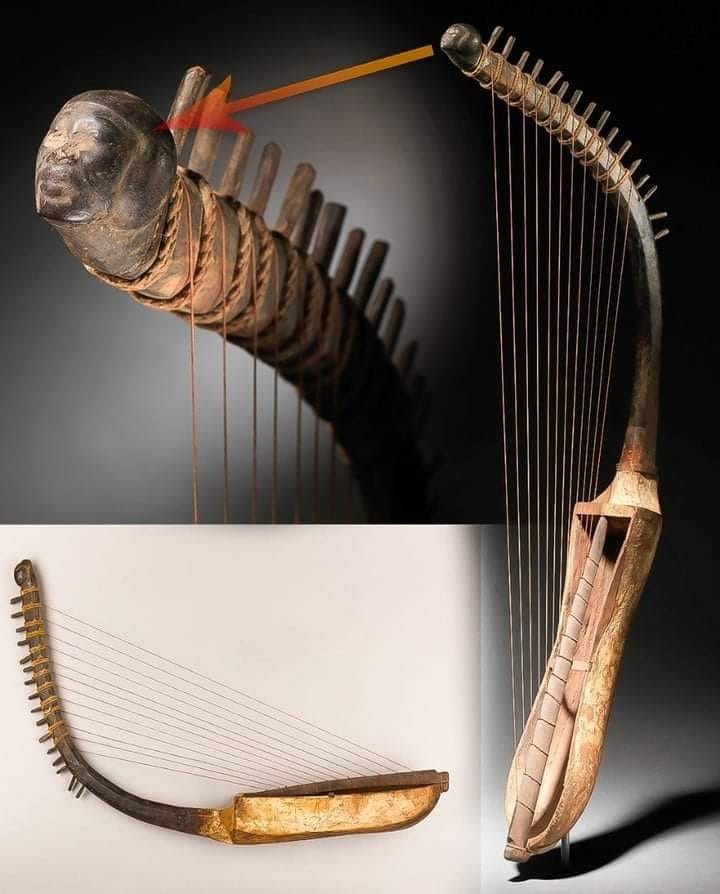 Arched Harp (shoulder harp) 1390–1295 B.C. Egypt, Dynasty 18.⁣⁣