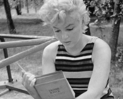 1950s: Marilyn Monroe reading Ulysses