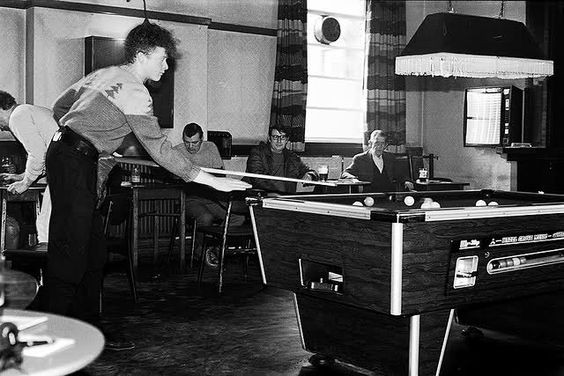 Mick Hucknall - Is Mick left or right handed? He's actually both! He writes and plays pool with his left hand but plays guitar and cricket right handed.