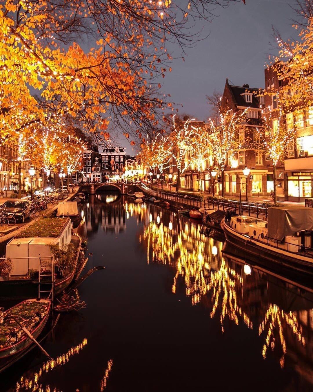 I will continue posting random pictures if they "speak to me". This is Amsterdam.